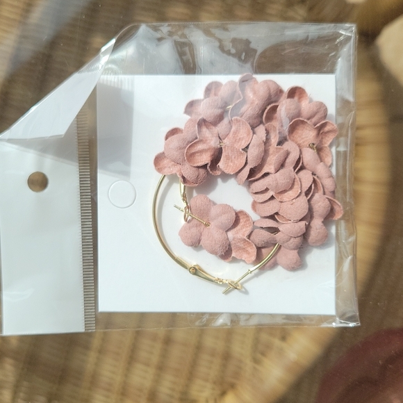 Jewelry - Pink flower hoop earrings
